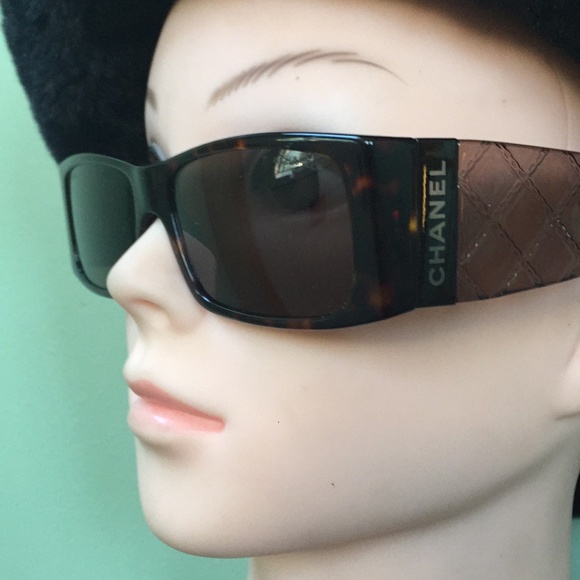 CHANEL Sunglasses - Picture 2 of 9